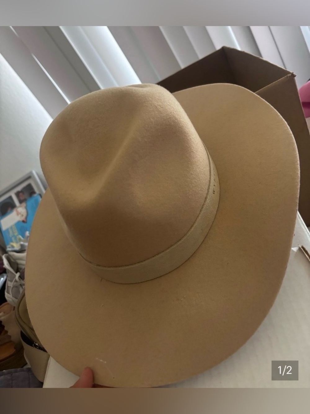 Classic Men's Wide-Brim Tan Felt Hat